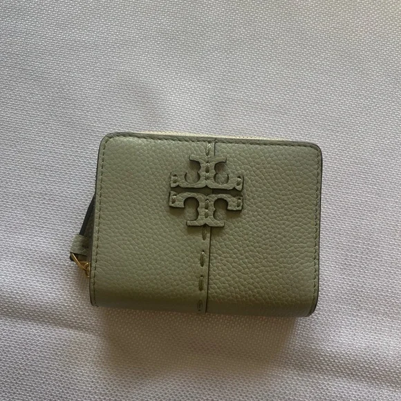 Tory Burch light green (Pine Frost) Crossbody Bag with matching wallet - Picture 7 of 16